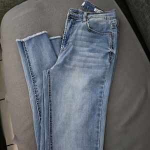 Womens Kensie high rise faded jeans! Size 2/26! Worn twice!